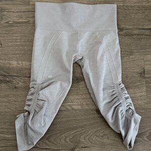 Lululemon Capri Leggings Light Gray Midrise with ruched sides Sz 4
